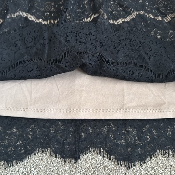 260M NWT TINSEL Lace Mock Neck Sleeveless Blouse - Size: PM - Picture 4 of 8